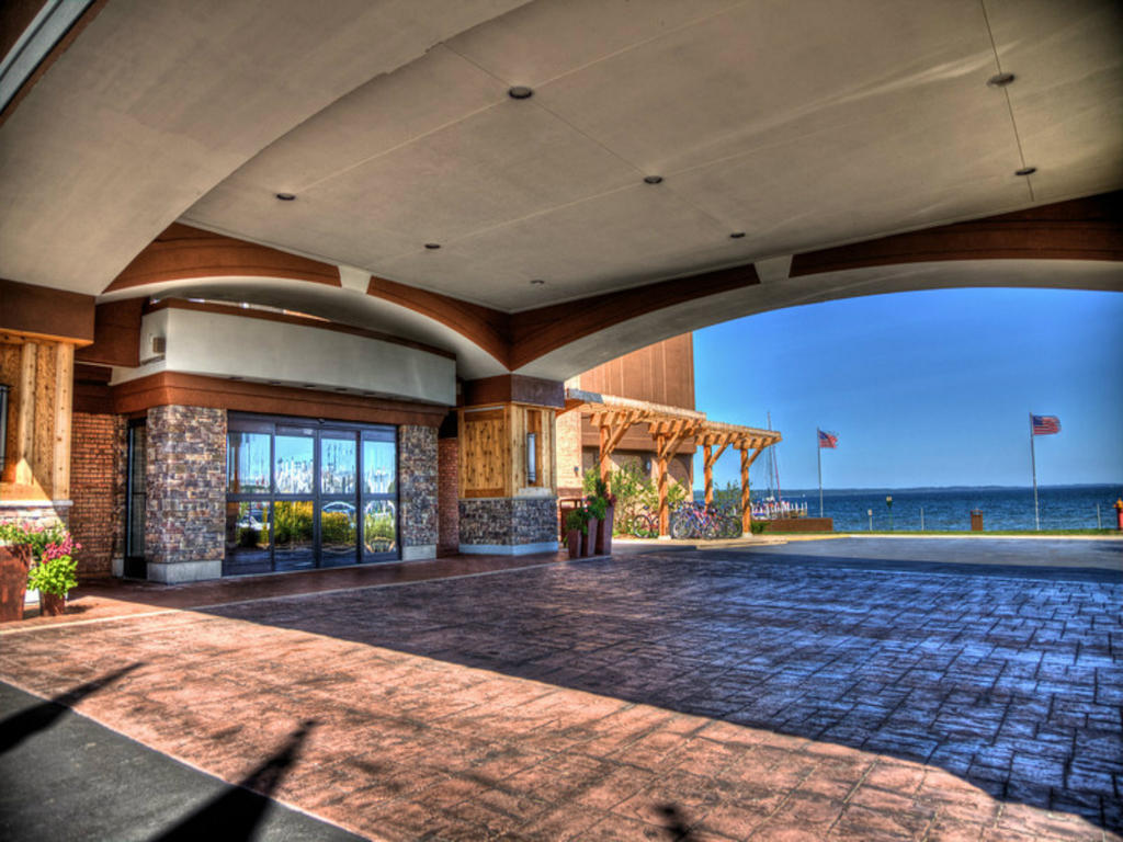 West Bay Beach, A Holiday Inn Resort Traverse City Exterior photo